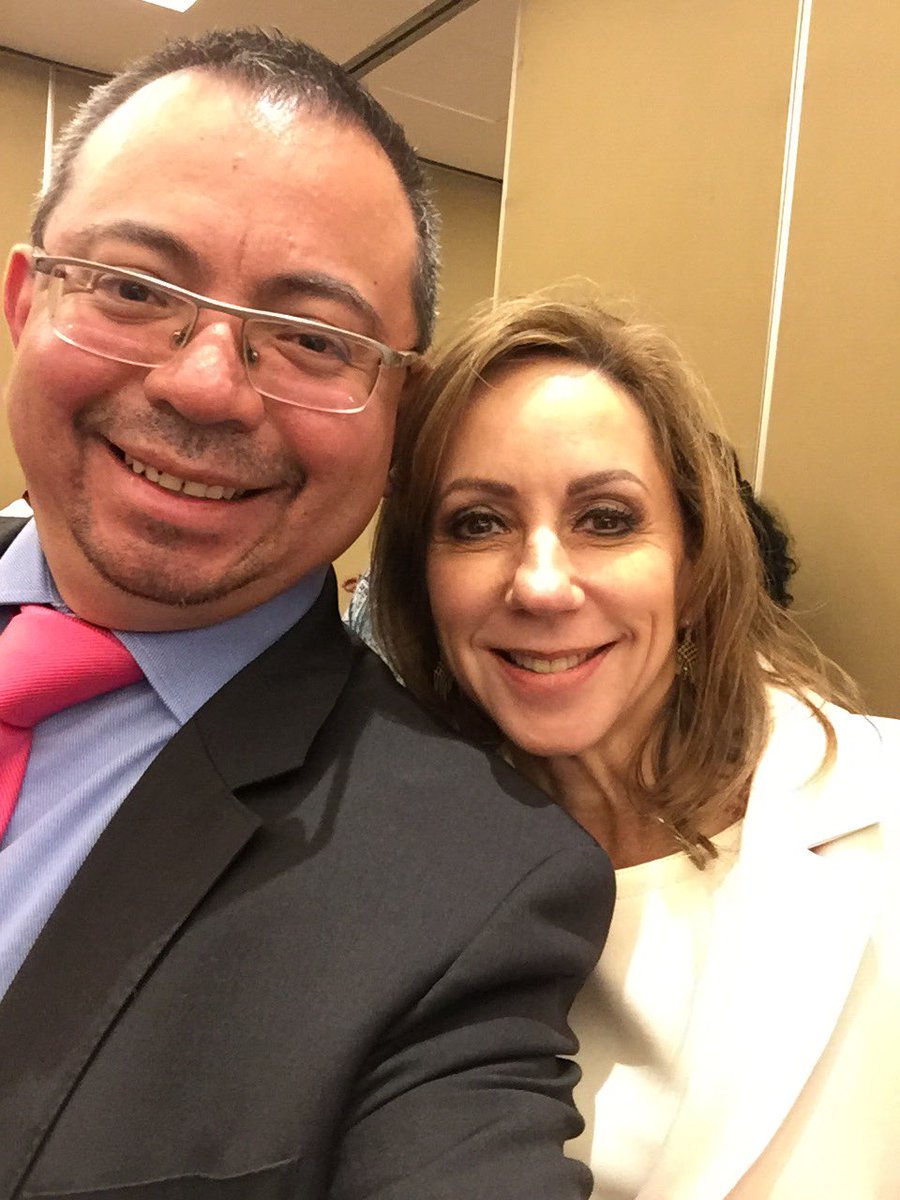 _SalvadorRios's tweet photo. Mil gracias @Monicami a nombre de #OracleMx !!! Extraordinario Evento el 6th New Banking and Financial Forum #NBFF https://t.co/5mJN2yy1eP