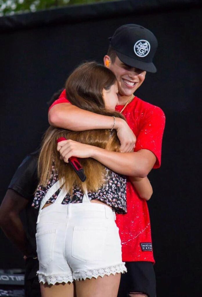 AMUGirlGoals's tweet image. Becoming UGirl and this happening ❤️🙌