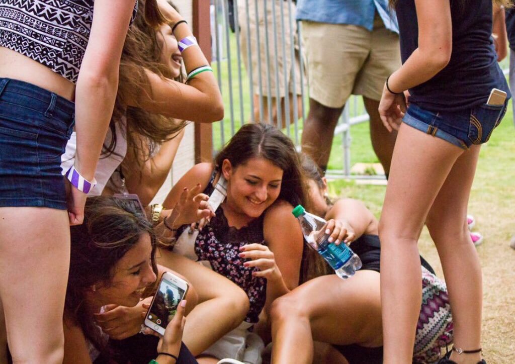 AMUGirlGoals's tweet image. Becoming UGirl and this happening ❤️🙌