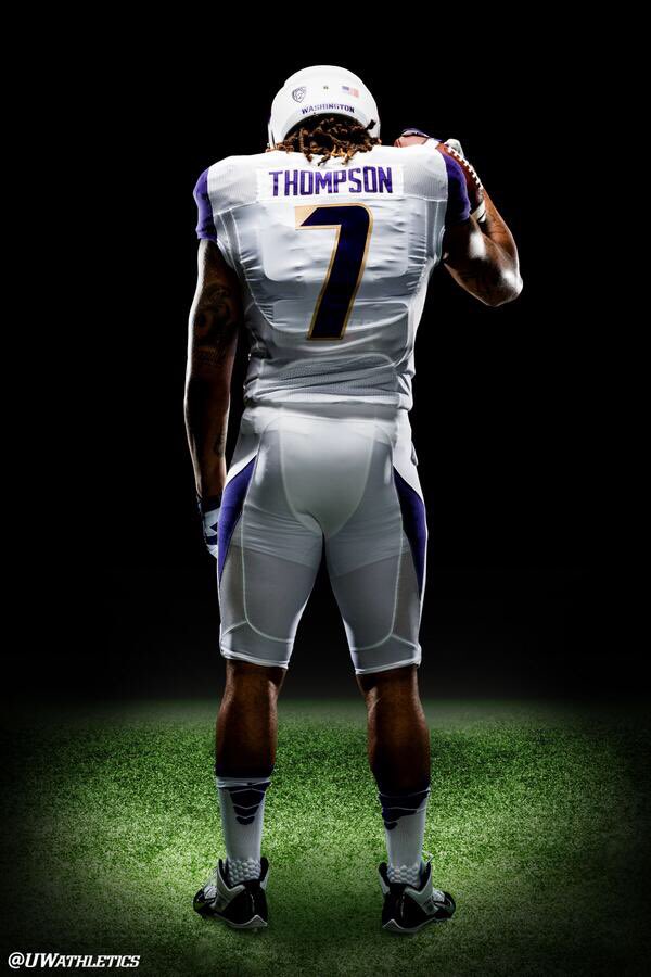 jakepetes10's tweet photo. BLESSED AND HONORED TO HAVE RECEIVED MY FIRST OFFER FROM THE UNIVERSITY OF WASHINGTON💜💛🐺 #GODAWGS #PURPLEREIGN https://t.co/zHjdLxUiZe