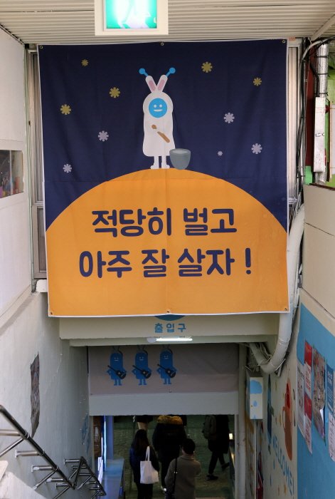 #여행주간 남부시장으로 가면 젊은 상인들의 웃음이 가득한 곳, 재미있는 아이디어 상품이 가득한 곳 남부시장 청년몰을 만나실 수 있습니다. korean.visitkorea.or.kr/kor/bz15/trave…