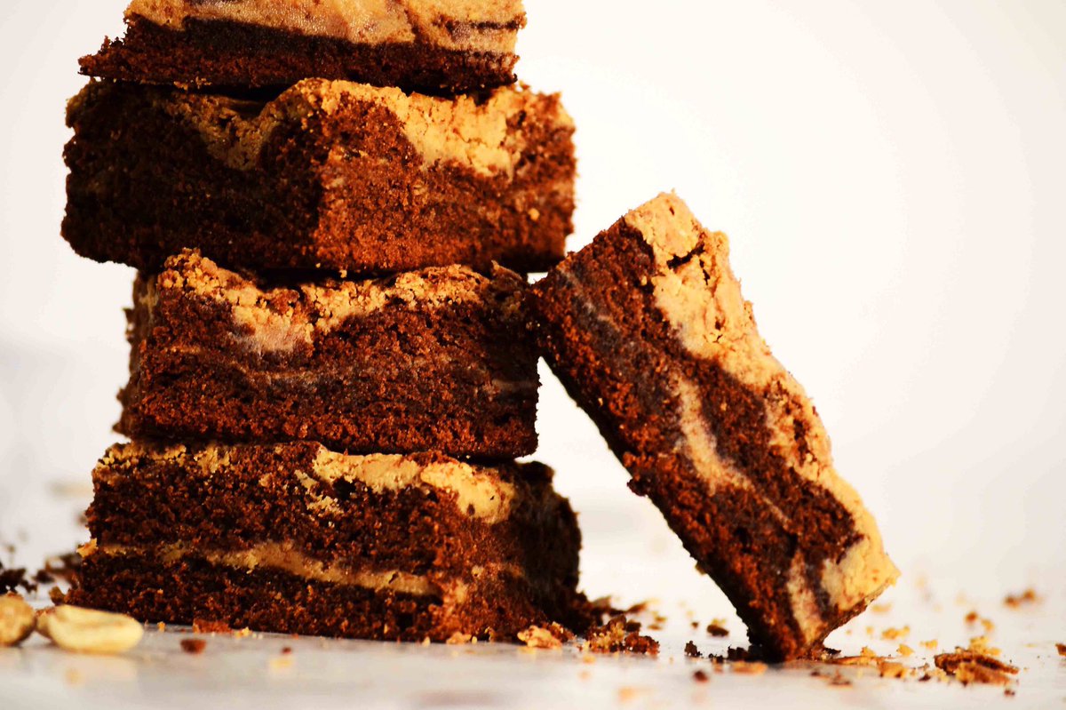 HomeMadeEc's tweet photo. Tenemos una nueva receta en nuestro #blog ! Delicioso #peanutbutter #brownies 💜 #foodblog #foodies #foodporn #food https://t.co/i50pRcHkRK