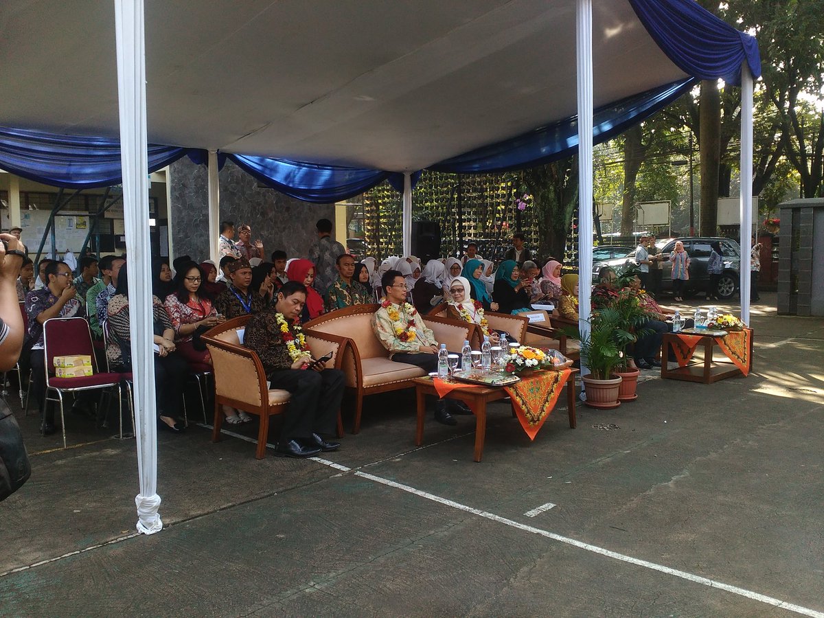 smkn1bandung's tweet photo. Kegiatan Aktivasi Tabungan Simpanan Pelajar Bank kesejahteraan @smkn1bandung @BKEBandung @disdik_bandung  #menabung https://t.co/hxQjYV1ZrC