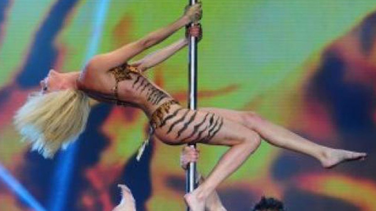 eltreceoficial's tweet photo. Una diosa, para muchos la más linda que participó del certamen, quiere volver al Bailando https://t.co/klRdqNhp2W https://t.co/ubczW7b1Xa