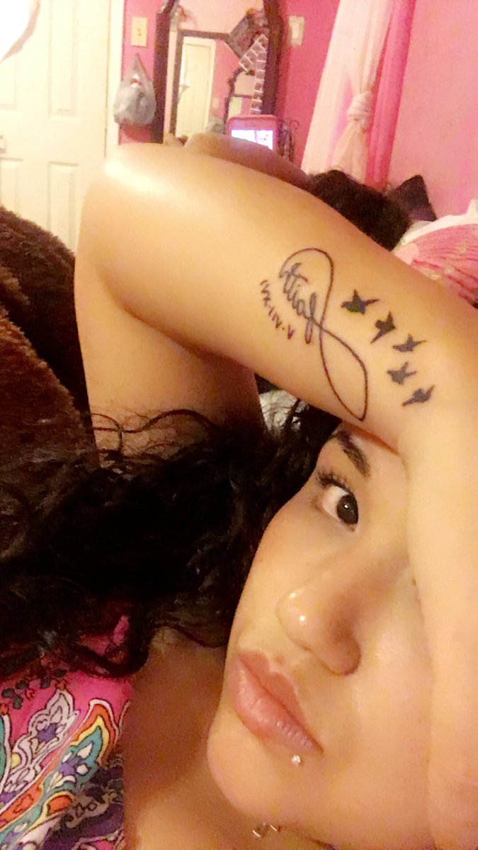 ec_edith's tweet photo. New tattoo ☺️5/7/16 ❤️ https://t.co/GuweqLzNsE
