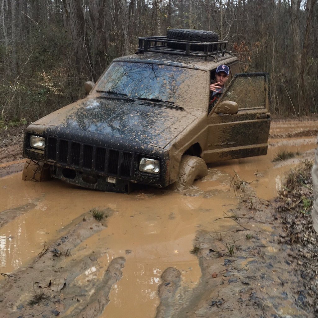 theJeep_Nation's tweet image. Lil stuck😂