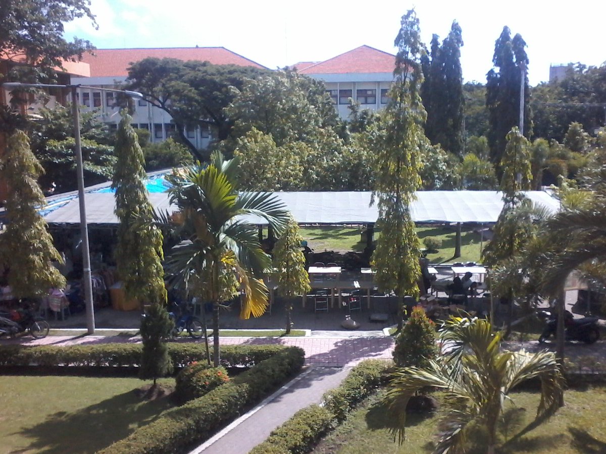 fl_unair's tweet image. Hari terakhir bazar kewirausahaan, silakan loopers
Bisa mampir ke flash lounge sekalian
#loopstationsby #loopcorner