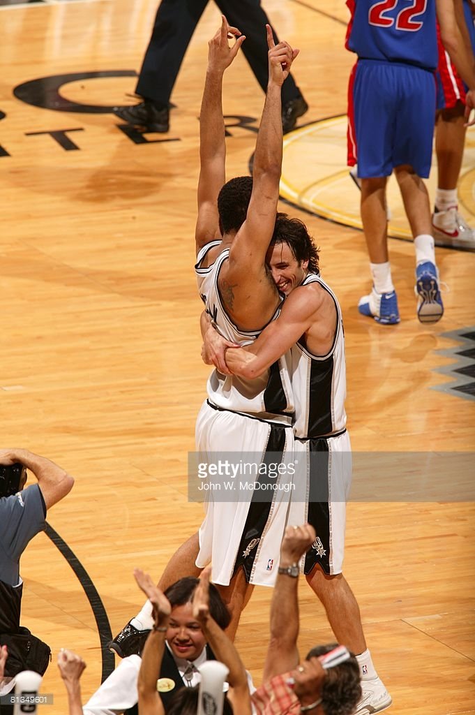 DatMarquis's tweet photo. Manu Ginobili , thank you 😭😭😭😭 #SpursNation https://t.co/j9exbARfGx
