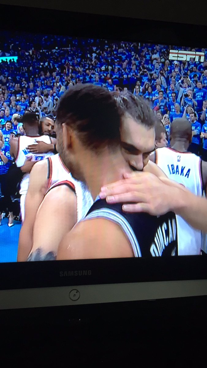 Rad moment for big <a href="/RealStevenAdams/">Steven Adams</a> possibly the last time one of the all time greats takes the court #SASvsOKC