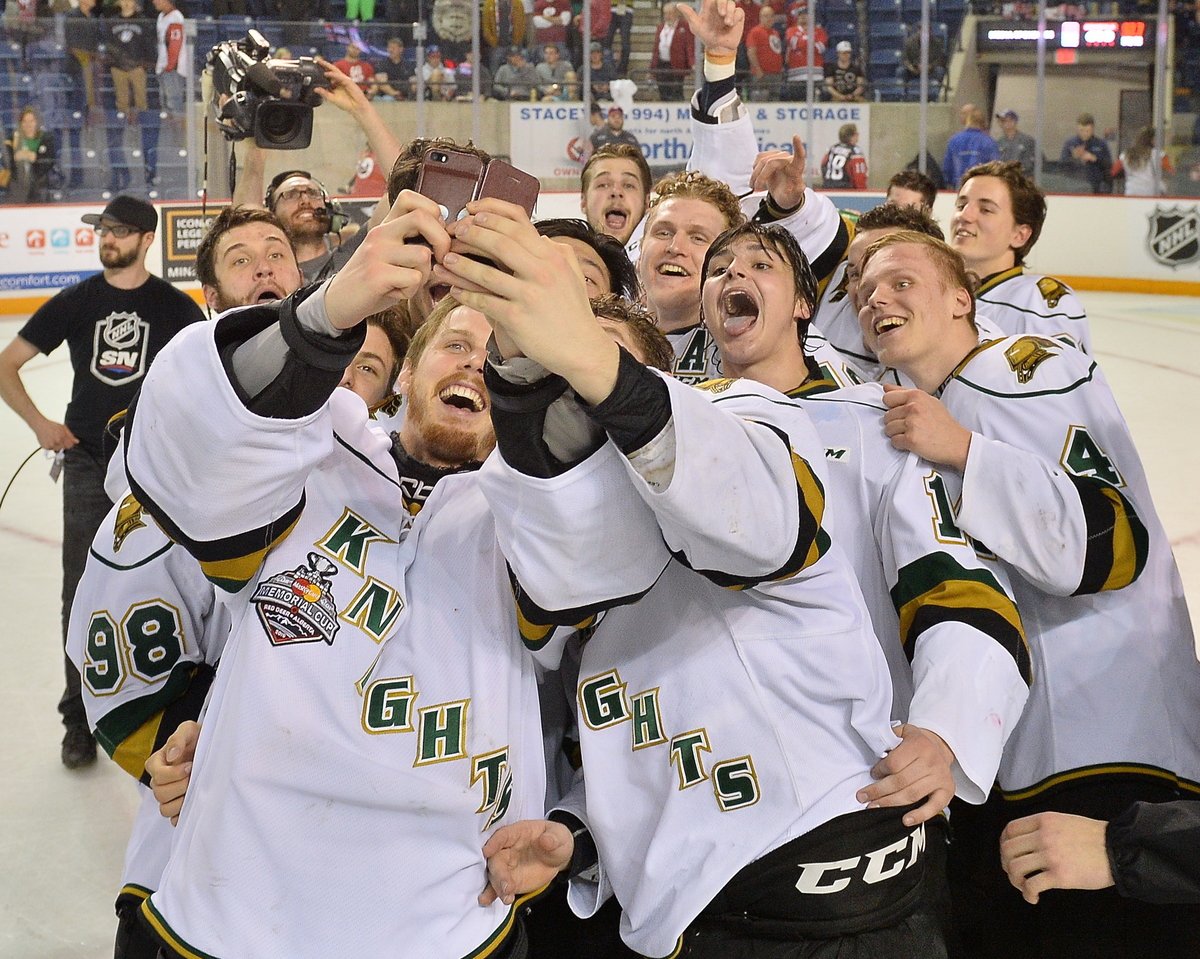 OHLHockey's tweet photo. Selfies, snapshots, and championship memories.

GAME 4 GALLERY: https://t.co/OVV3587soP

#OHLPlayoffs #LDNvsNIAG https://t.co/yzcQsYlfuD