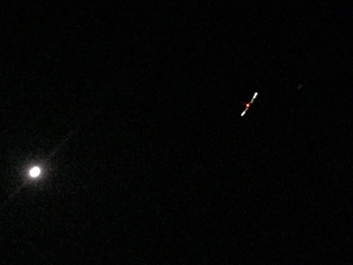 JoshuaStarksB6's tweet photo. Solar impulse 2 is over Tulsa International https://t.co/jmvAkyqiok