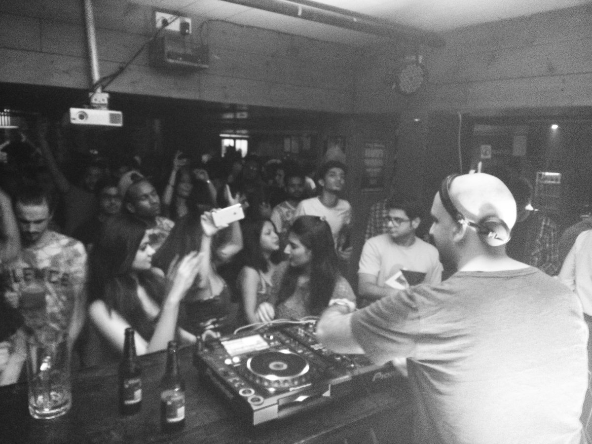 Incredible start to <a href="/AnilChawla6/">Anil Chawla</a> India tour last night <a href="/SummerHCafe/">Summer House Cafe</a> #Delhi. Tonight <a href="/arkbarmumbai/">Ark Bar Mumbai</a>