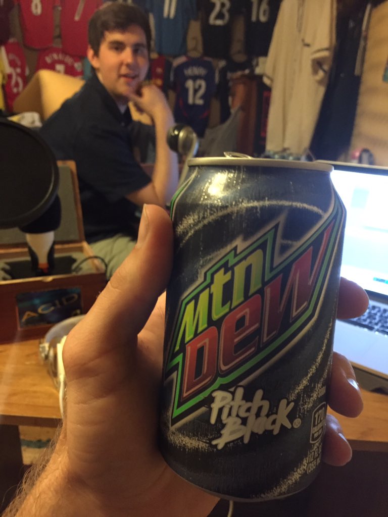 HighWitDZnZatch's tweet photo. High, with Deezy &amp; Zatch are proud supporters for Pitch Black in #Dewsicion2016 catch our newest podcast on Sunday! https://t.co/7HmzoPnZlJ