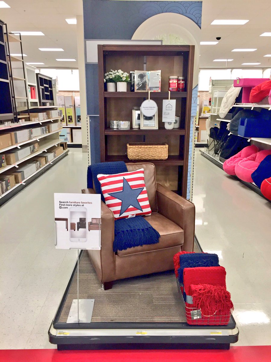 Noemi_VML's tweet photo. Red, white and blue is shining thru! 🇺🇸✨ #Americana #VMLApproved #T2715 @garadasimmons @Bradvml2715 @tracyacurry1 https://t.co/mYFx8PC4W5