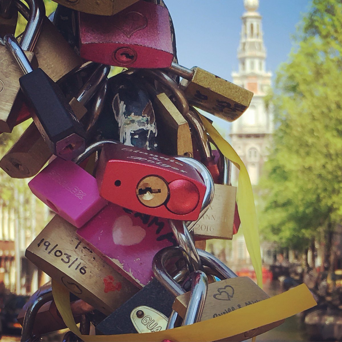 HellodutchA's tweet photo. Did you already fall in love with Amsterdam? Fall in love with the language as well; sign up for our Dutch course! https://t.co/xTFdj8nI14