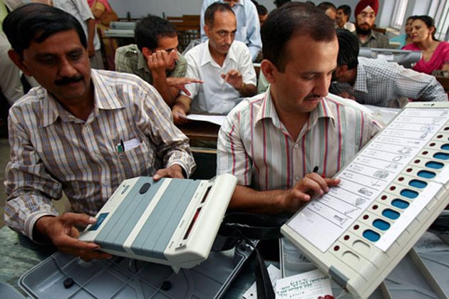 News18Bengali's tweet photo. #ElectionCountingDay #ElectionCommission ১৯ মে ভোটের ফল জানতে আপনাকেও উপোস করতে হবে !!
https://t.co/luTGp0TxNb https://t.co/lNcphEPwQQ