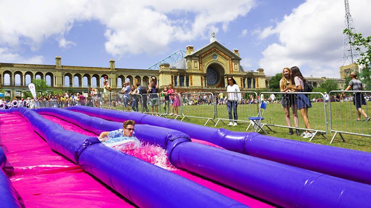 TimeOutLondon's tweet photo. The giant water slide is coming back to @Yourallypally this summer https://t.co/8nSEypDzUf https://t.co/BqHVWyjkwE