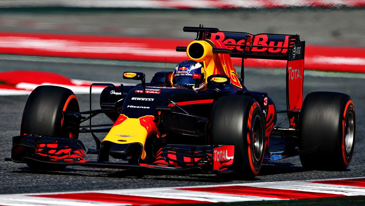 That's a wrap for FP1 🇪🇸🏁 Daniel takes P5 with a 1:25.416 with Max just behind in P6 with a 1:25.585. #SpanishGP #F1