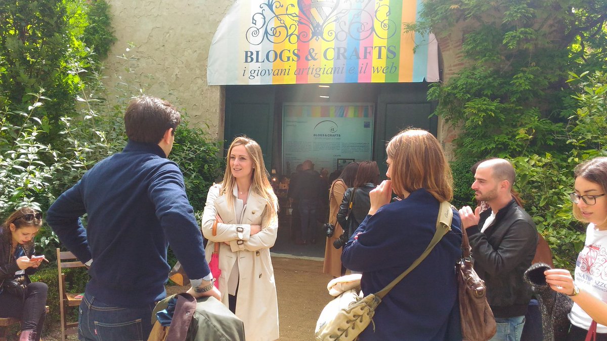 cohive's tweet photo. Marta Olivari, PR manager di @Starhotels visita #artigianatoepalazzo e incontra i vincitori di #blogsandcraft https://t.co/DxRzXtAQSb