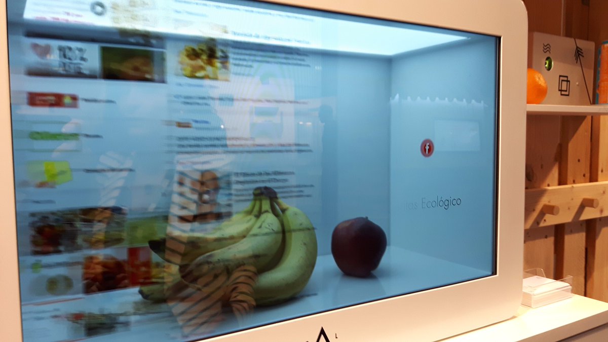 on <a href="/SEEDSandCHIPS/">Seeds&Chips</a> <a href="/ReimagineFood/">REIMAGINE FOOD</a> #NU4MAT where art &amp; technology meet #hologram #transparentscreen #augmentedreality