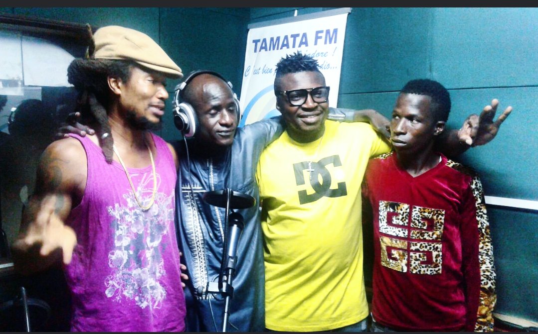 emadeunique1's tweet photo. #EMADEUNIQUE vs #KING MEDAL...live on Tamata fm 92,6 in Guinea,Conakry. https://t.co/6D7lcMZ9bY