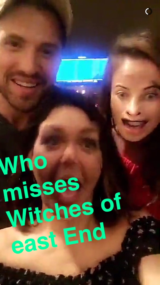 N1C0LEZ's tweet image. I miss it sooooo much!🙋🏻 #WitchEE #WitchesOfEastEnd This reunion is everything ❤️ #keepsnapping