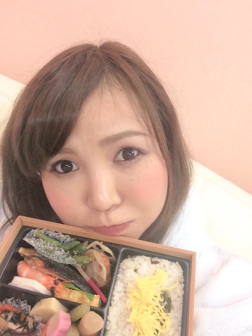 これからお昼ご飯ー！ lunch time now! https://t.co/fE7QwlBOVu