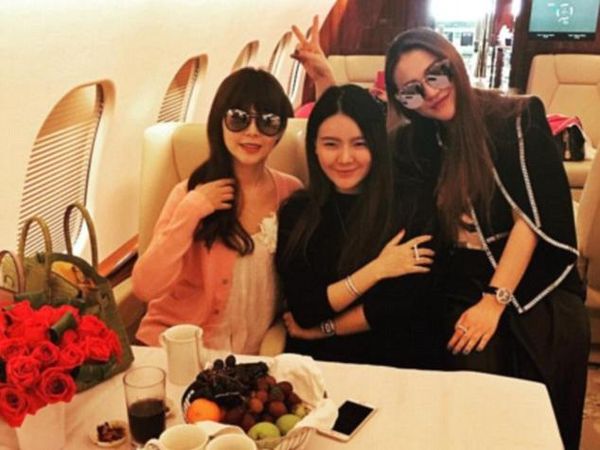 detikcom's tweet image. Foto: Aksi Pamer Kemewahan Anak-anak Kaya di China yang Dikritik Presiden detik.id/VB5T3U via @wolipop