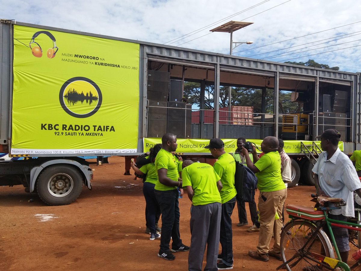 RadioTaifaFM's tweet photo. Busia mpo!! @OwagoOnyiro #RTRoadshow https://t.co/uCBO6oPrlF