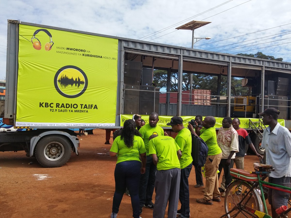 RadioTaifaFM's tweet photo. Busia mpo!! @OwagoOnyiro #RTRoadshow https://t.co/uCBO6oPrlF