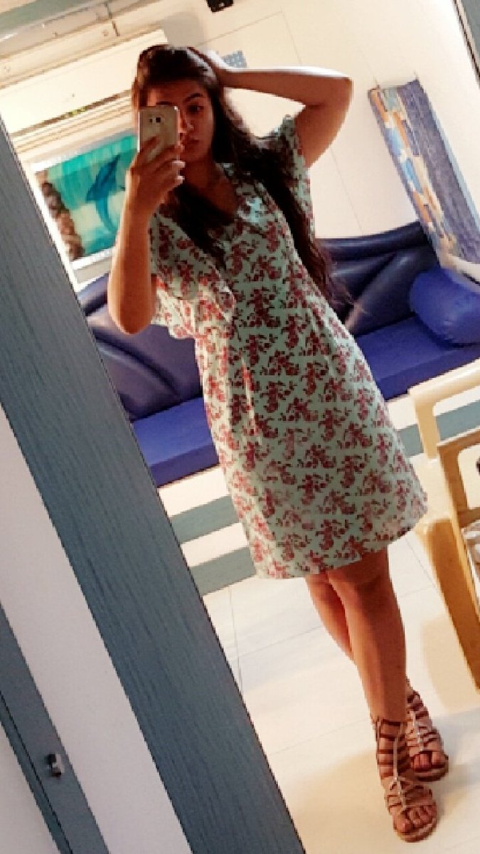 meera1611's tweet photo. Early on sets and u end up doing this! https://t.co/78PwVmM5K3