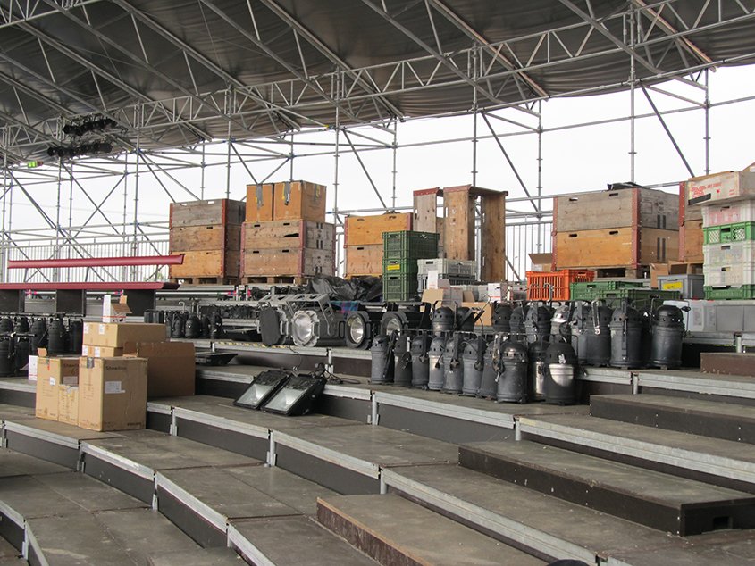 Auch neben der  Bühne wird Vollgas gegeben, damit in knapp 4 Wochen alles ready ist!