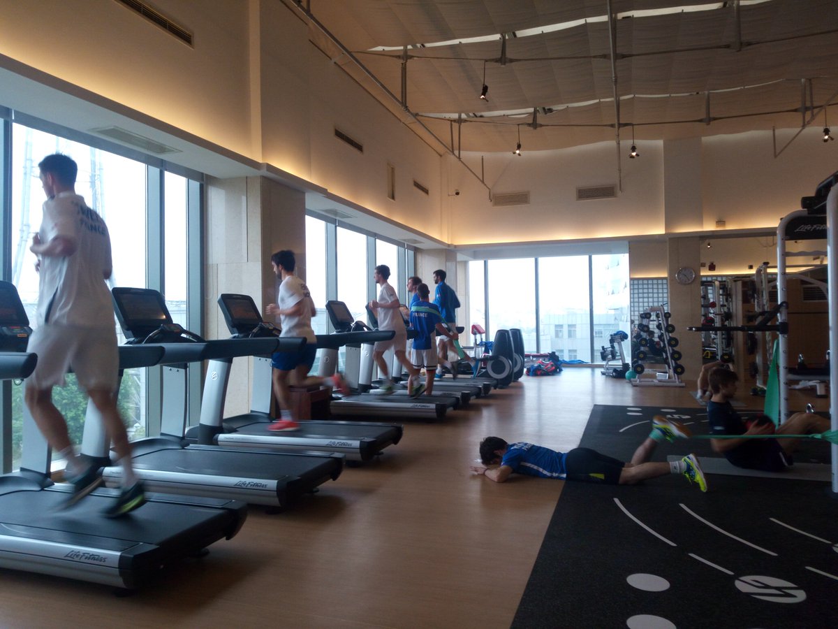 Les #cinglés sont déjà en Chine et se préparent pour leur premier match dimanche #thomascup #AllezlesBleus 🇫🇷 💪