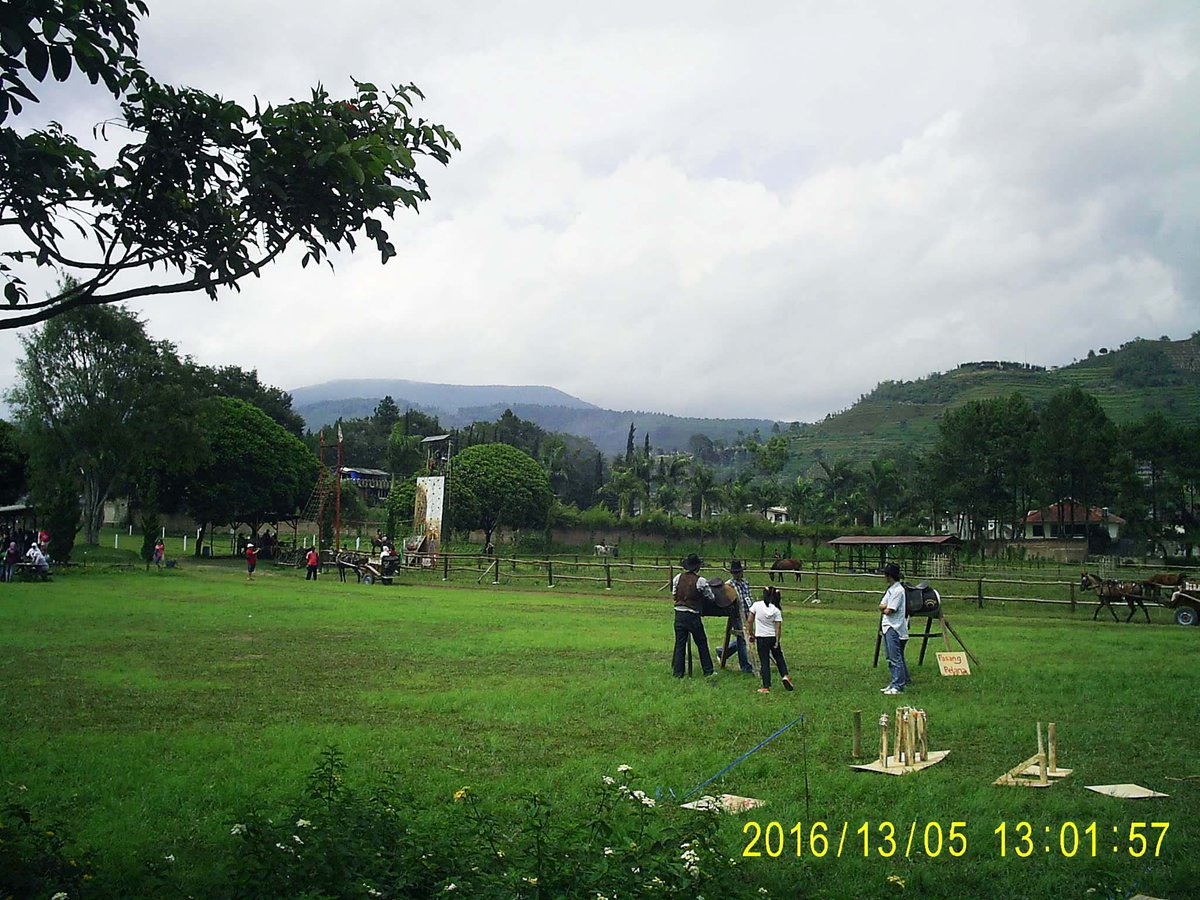 Banduuuuuung!!! De Ranch Lembang! What do i do? Just go see some horses! 😊💃❤️