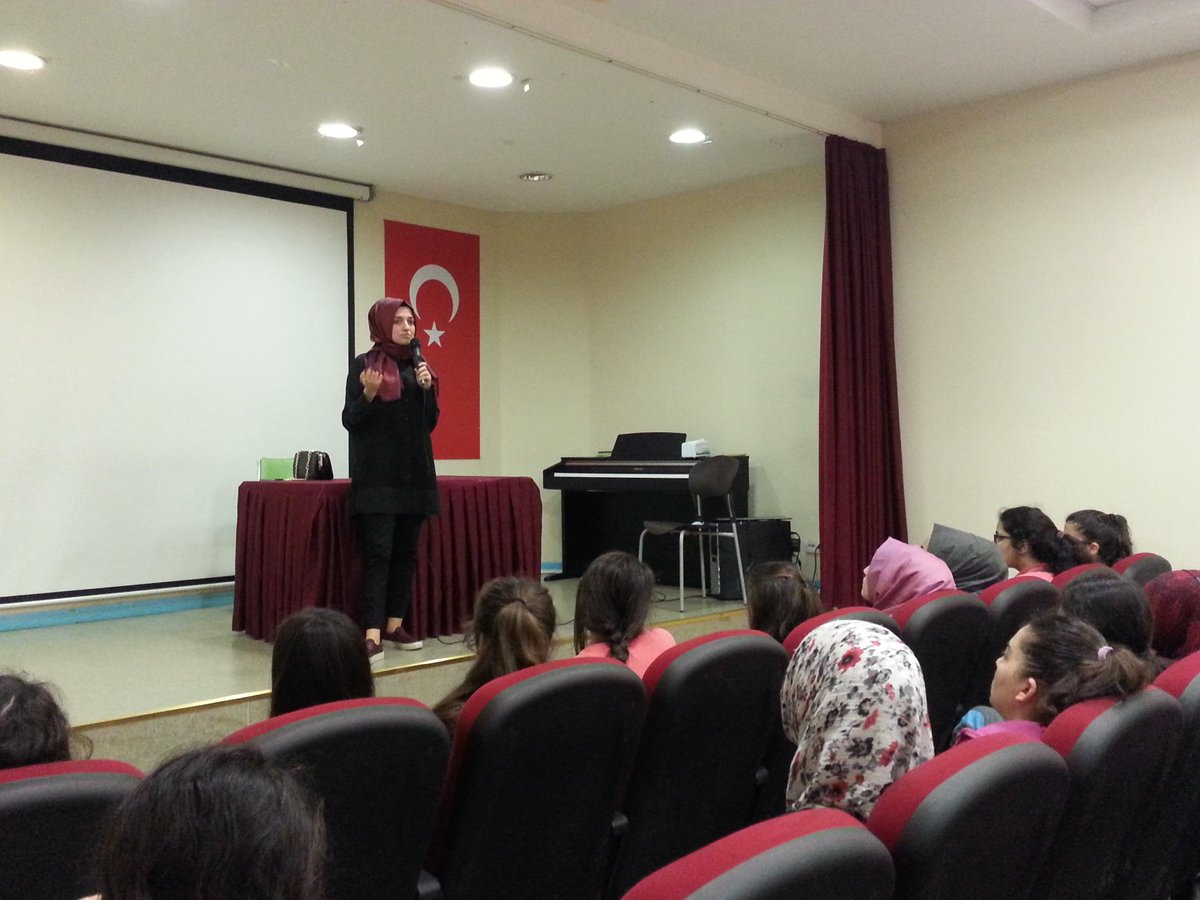 torosyagmur7's tweet photo. Beslenme ve Diyetetik konulu seminerde  mezun öğrencimiz Diyetisyen Nimet Petek öğrencilerimizle buluştular. https://t.co/Vrkh8987Hl
