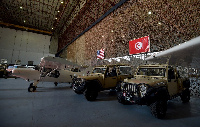 تونس تستلم مساعدات عسكرية أمريكية لتأمين حدودها CiUdBjYVAAAIXPP