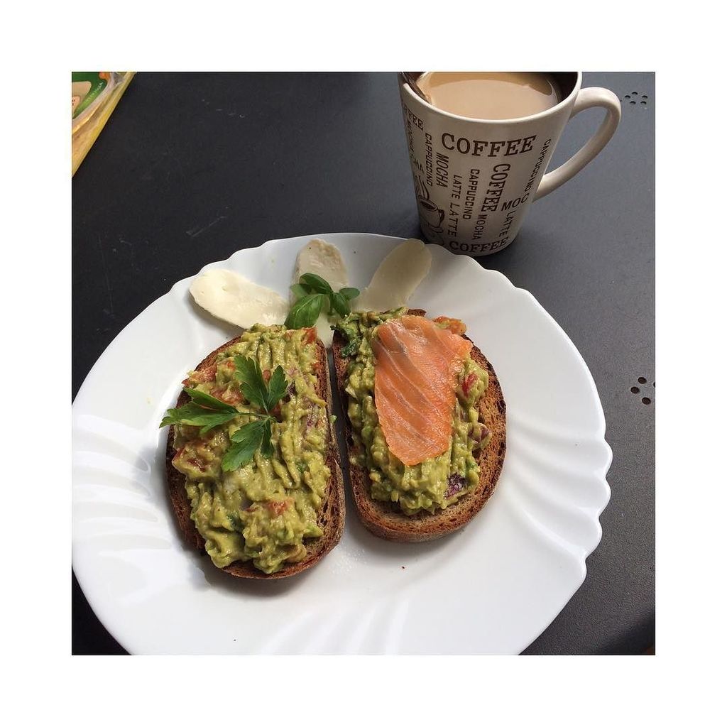 CoffeeBrue's tweet photo. New #Coffee Instagram by @trevirag 🍴☕️ #breakfast #guacamole #salmon #wholebread #coffee https://t.co/rM0EnAM8X4