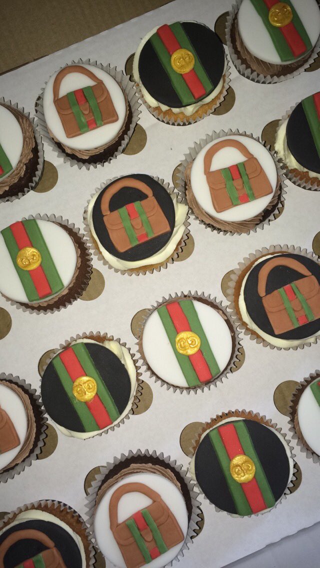 Shareenyp's tweet photo. Matching Gucci Cupcakes #birthday #cupcake #mamascustomcakes #Gucci #baking #bag #logo https://t.co/BVbwPyUMgM