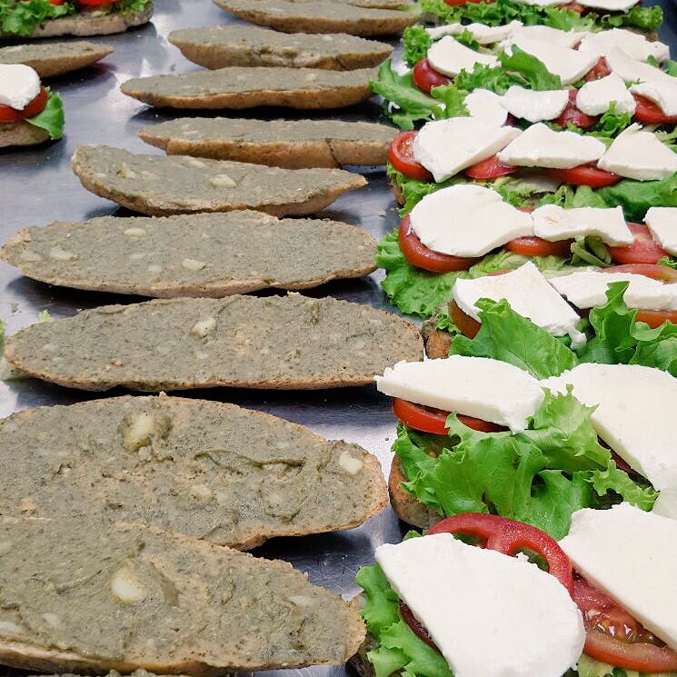 alcenero's tweet photo. Al nostro Organic Bistrot è tutto pronto per una nuova giornata di @SEEDSandCHIPS #SaC16 @Milano_Cucina https://t.co/bxC7HnzOmj