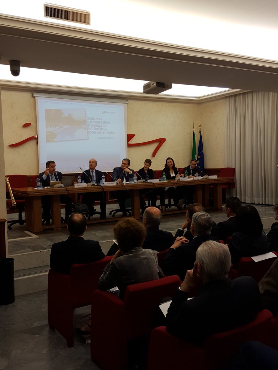 AssoturismoNaz's tweet photo. #Turismo #openair in #Italia @Montecitorio @Deputatipd con @dariofrance @AssoturismoNaz @Confesercenti #Assocamping https://t.co/eDVJ4ljHh7