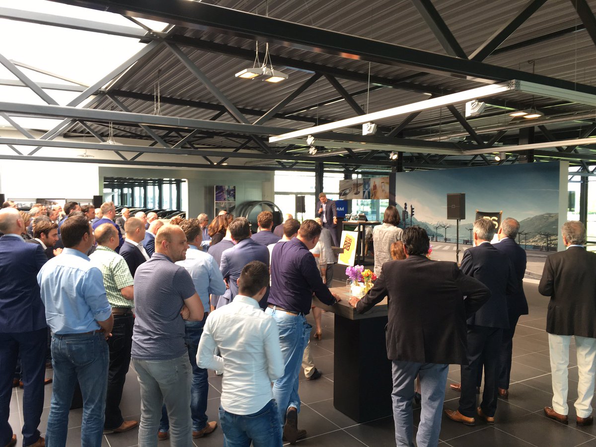 BBCRotterdam's tweet photo. Gisteren 113 nachtzoenen opgehaald voor @sophiarotterdam bij bijeenkomst van @JanDirkStouten @ROGAM_Mercedes https://t.co/V71w4mGysF