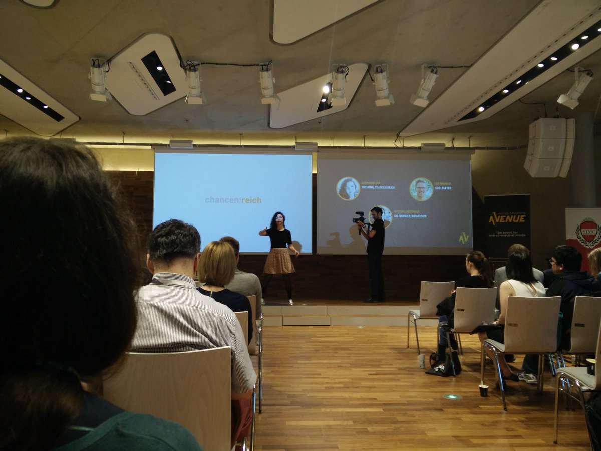 schreialex's tweet photo. high energy on stage with stephanie cox from chancen:reich #avenue2016 https://t.co/5s9aoxfFcI