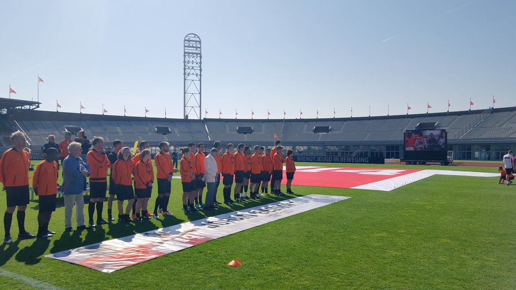JCFoundation's tweet image. Indrukwekkende openingsceremonie ter ere van @JohanCruyff tijdens de Cruyff Foundation Cup #14forever #cup