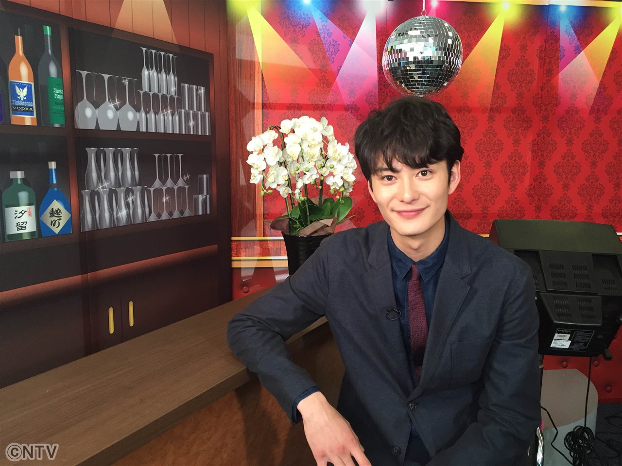 ズームイン!!サタデー on Twitter "岡田将生さんがスナックモッチーにご来店！？ 秘密の話で笑いっぱなし