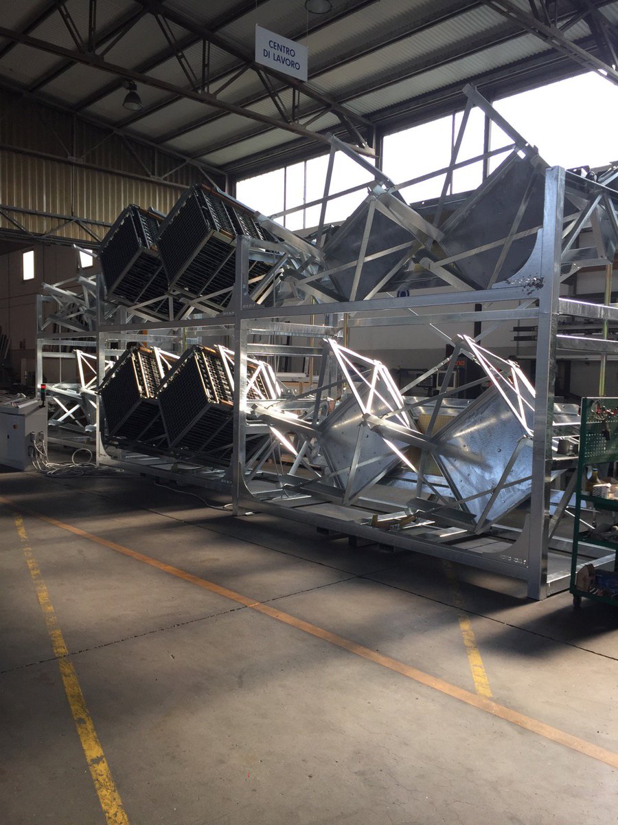 Non siamo spariti, semplicemente stiamo costruendo tantissime #Rotojolly per le vs #bollicine! #giropallet #remuage