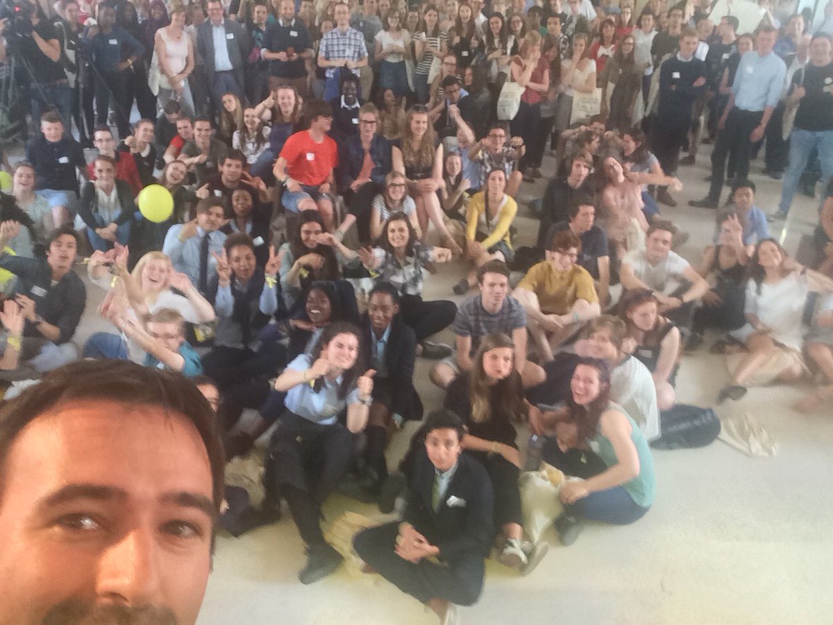 Het "kot" ontploft voor de #eindtermen in het <a href="/vlaparl/">Vlaams Parlement</a>.Inhoud in #onderwijs nog nooit zo energetisch @vrtderedactie