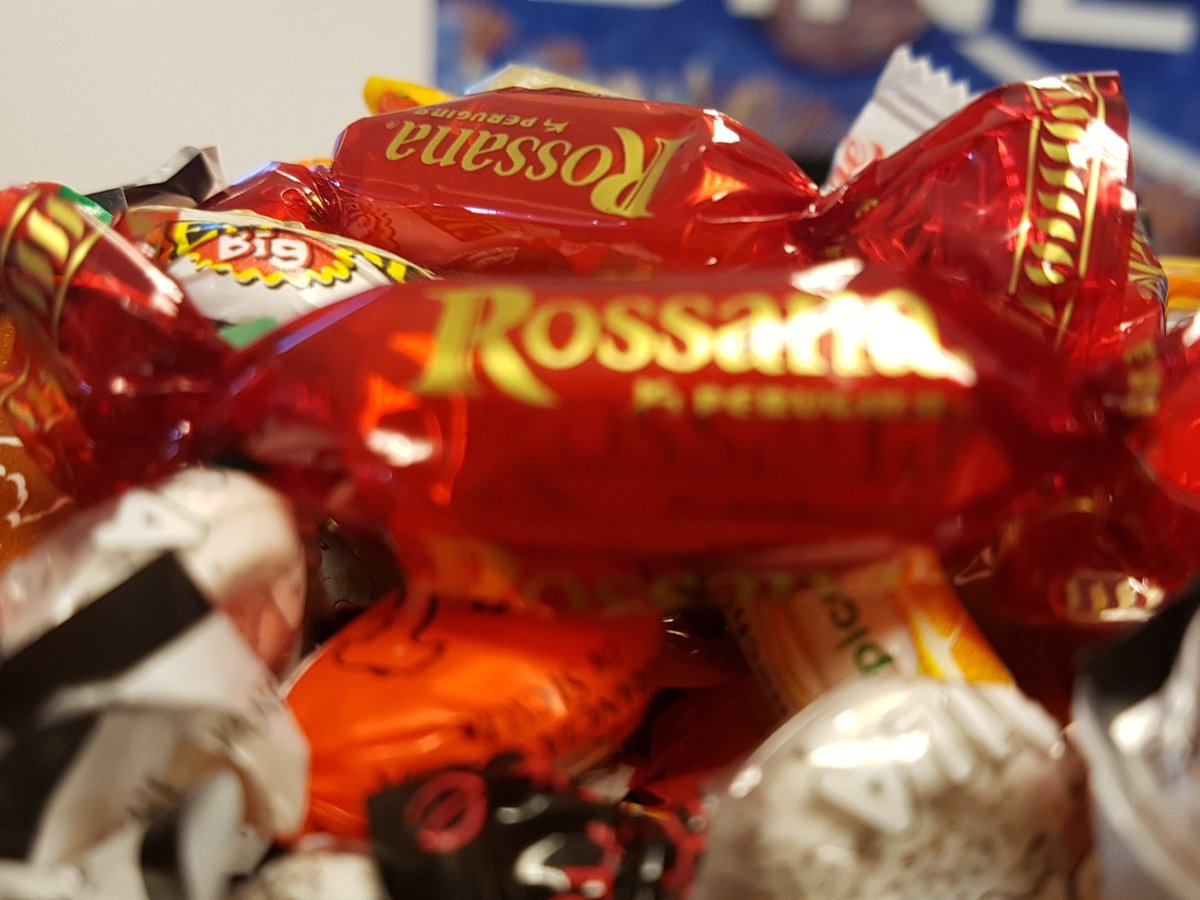 qriosando's tweet photo. Momento #Rossana ricordi d'infanzia... 😍😍 https://t.co/HuPXuqgOjT