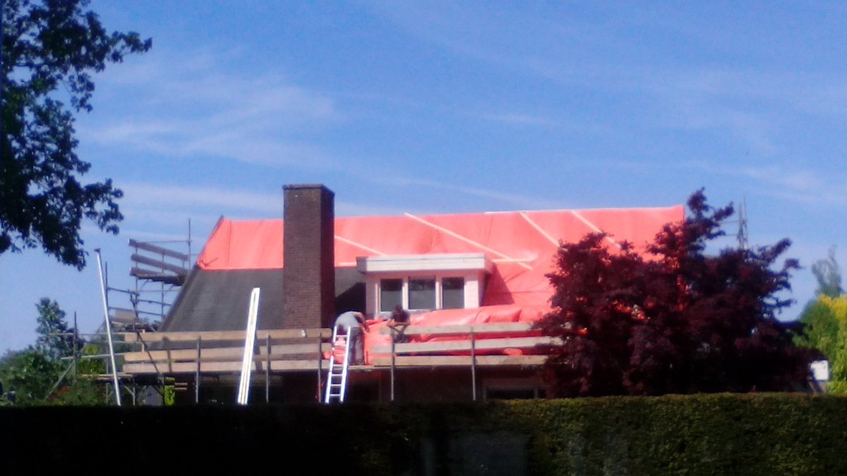 BeavanGinkel1's tweet photo. Buurt bereidt zich voor op overwinning! #HHC #Hardenberg  @HHCHardenberg https://t.co/Pb43Bi5f8e