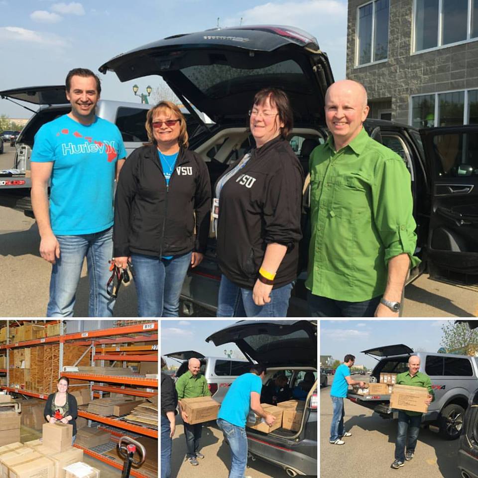 StarlineTalks's tweet image. Flashlight donation delivery to Lac La Biche Victim Services group #redcrosscanada #FortMacFire #FortMacStrong