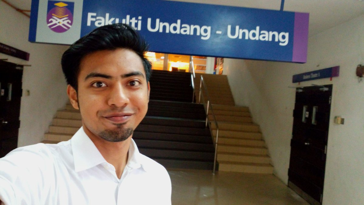 HarizPaw's tweet photo. Roughly two months left. #LLB #Hectic #LongAwaitedWeekend #Friyay https://t.co/OejftReVaI